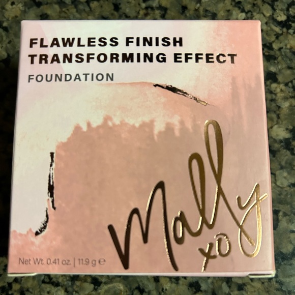 Mally Flawless Finish Transforming Effect Foundation - Picture 2 of 4
